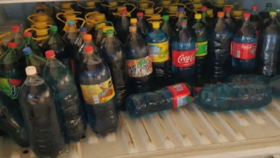 La Aduana evitó el contrabando de 300 litros de nafta en botellas de gaseosas y aceite