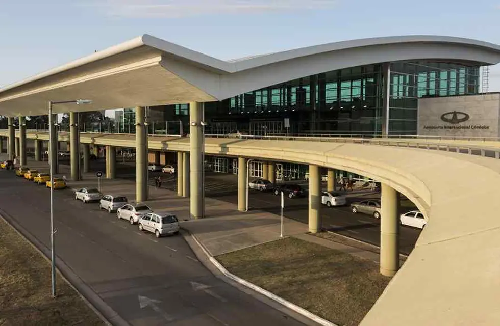 Detuvieron a un hombre por una falsa amenaza de bomba en el aeropuerto de Córdoba