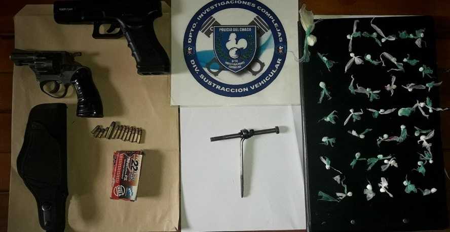 Detienen a dos jóvenes por robo a mano armada