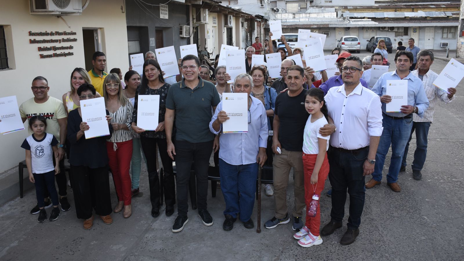 La Municipalidad de Resistencia entregó más de 30 títulos de propiedad a familias de 20 barrios de Resistencia