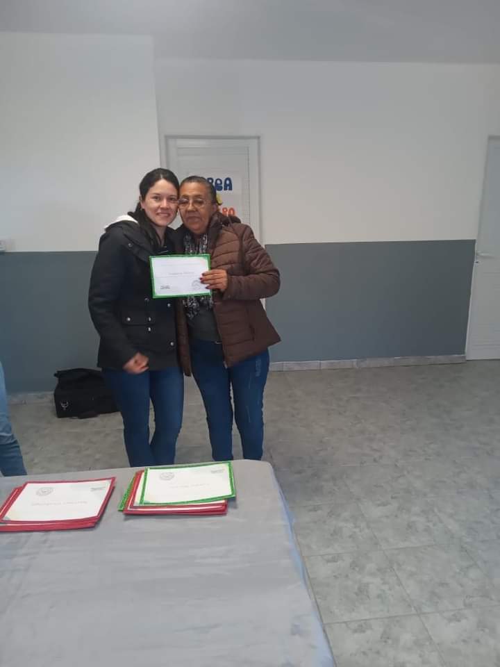 Puerto Vilelas: El Municipio entregó certificados a los nuevos técnicos en tratamientos capilares y alisados