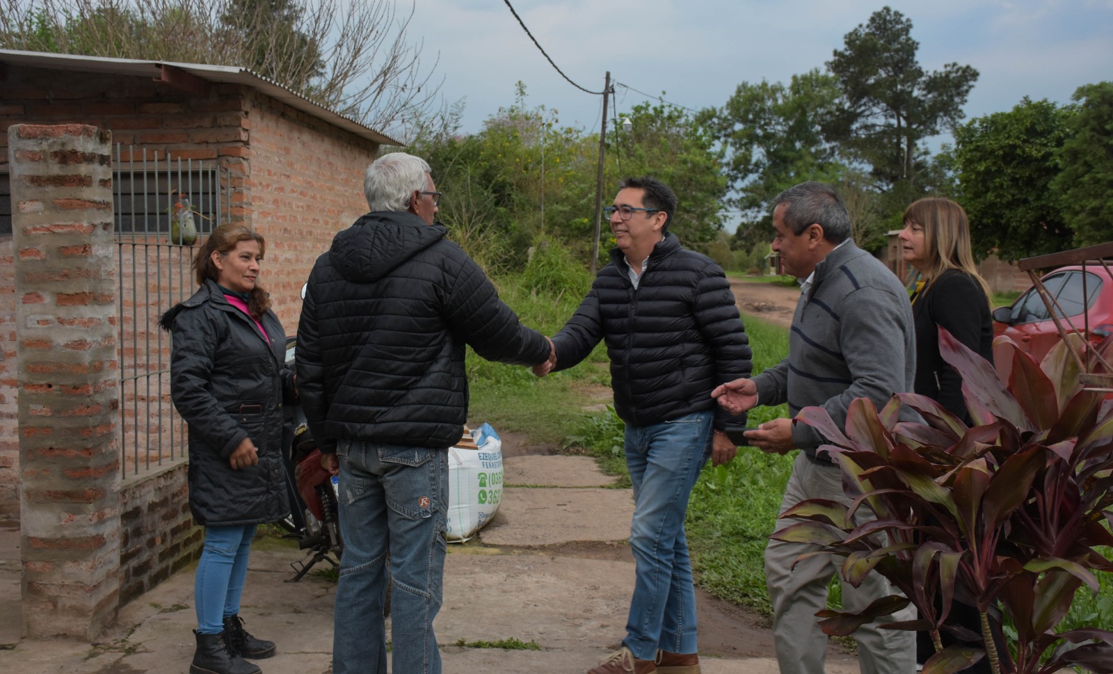 Gustavo en Puerto Tirol ratificó que “se tienen que terminar los privilegios de los punteros políticos y se debe trabajar con programas que lleguen de verdad a la gente”