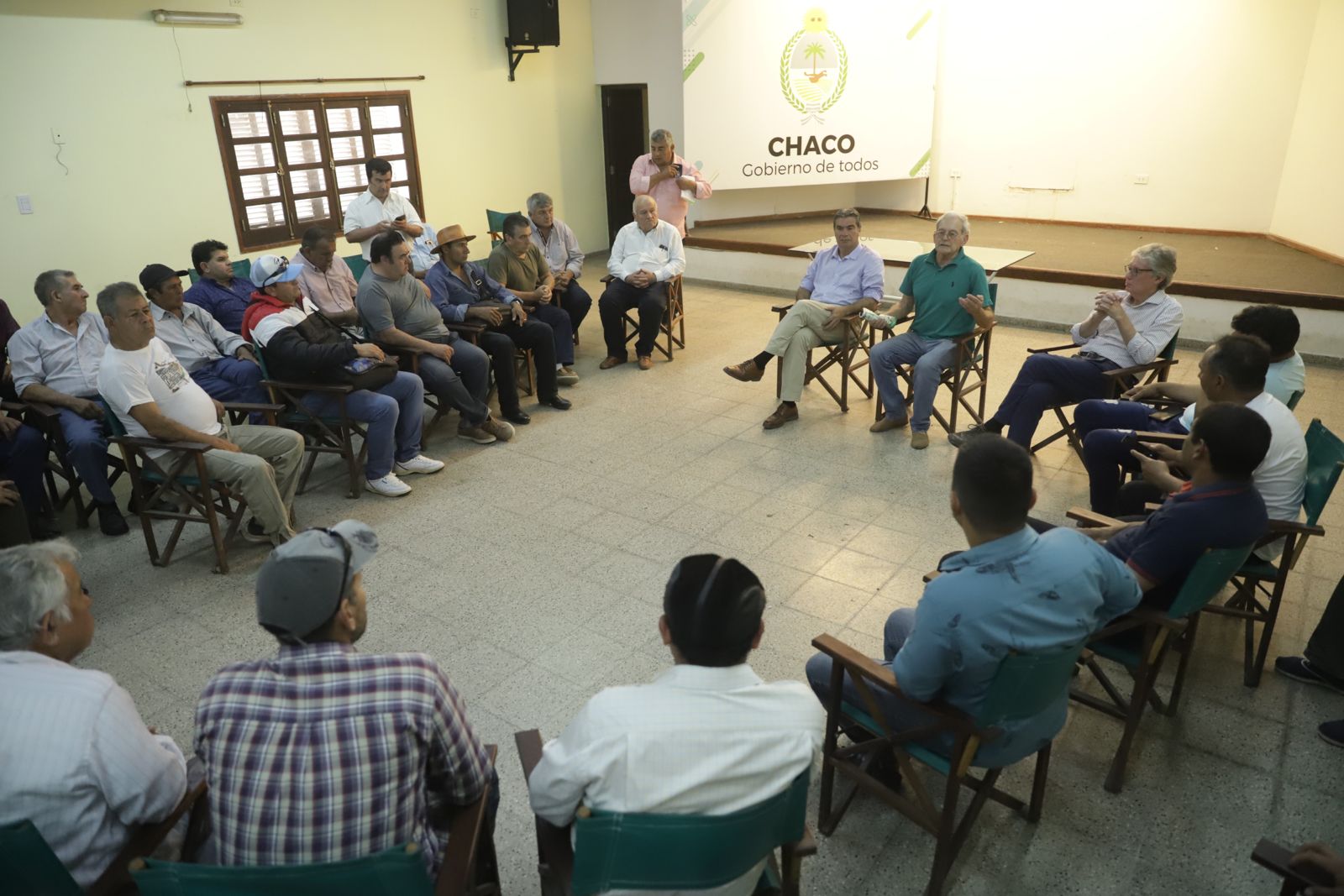 Capitanich recibió propuestas para reformar la ley que organiza a los consorcios rurales