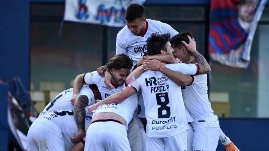 Newell’s lo ganó en una ráfaga, escaló y complicó a Tigre