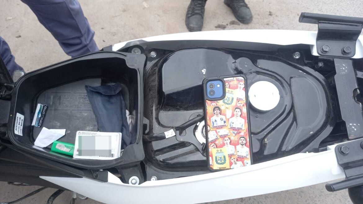 Un joven fue a denunciar el robo de su moto, pero terminó detenido por hurtar un celular