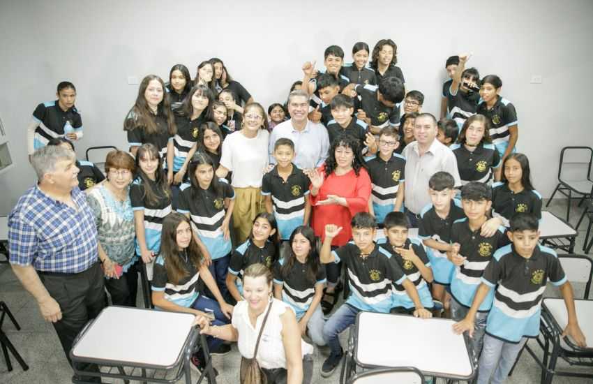 Capitanich inauguró una plazoleta, infraestructura escolar y un salón de usos múltiples en La Tigra