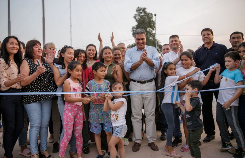En Villa Berthet, Capitanich inauguró nueve cuadras de pavimento y el paseo de la juventud