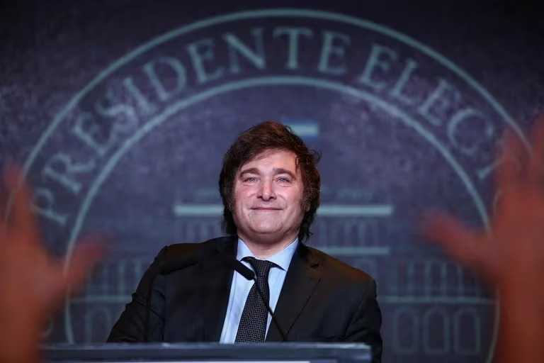 El equipo económico de Javier Milei espera una unificación cambiaria a $650