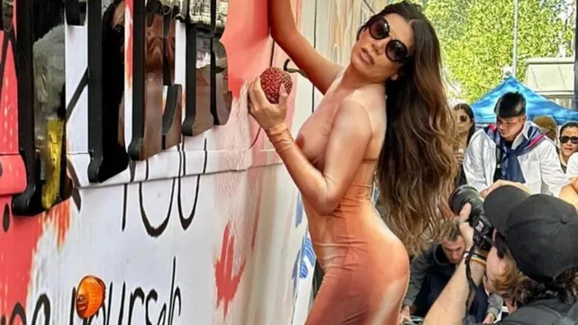 El polémico vestido que usó Flor de la V para asistir a la Marcha del Orgullo