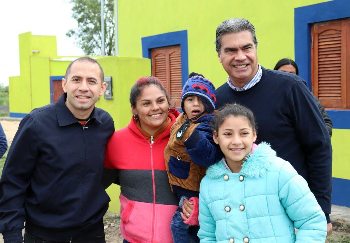 El Gobierno inauguró cinco viviendas sociales en Presidencia de la Plaza