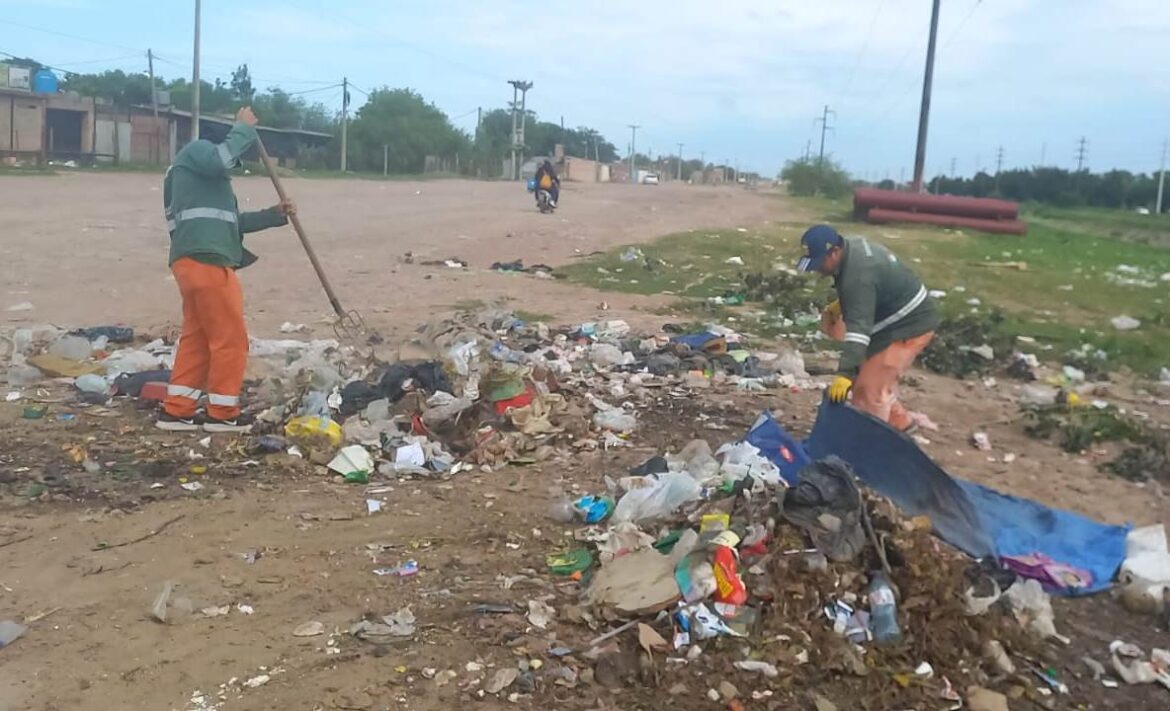 La Municipalidad de Resistencia avanza en la erradicación de minibasurales y reiteró el pedido de no arrojar residuos en la vía pública