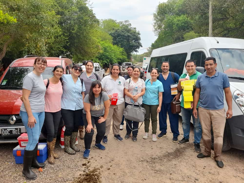 Puerto Vilelas: Áreas Municipales llevaron adelante intervenciones de asistencia alimentaria y sanitaria en la Isla Soto