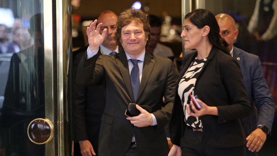 Milei anticipó cuándo levantará el cepo al dólar y dijo que «comprar en el blue ya no es delito»