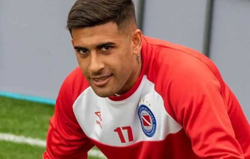 Le desvalijaron la casa a un jugador de Argentinos cuando estaba de vacaciones: se llevaron 42 mil dólares