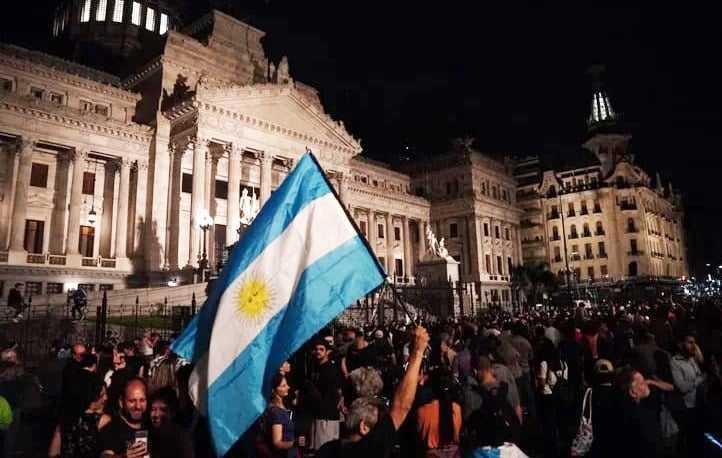 Hubo cacerolazos en todo el país contra el megaproyecto de ley presentado por Milei