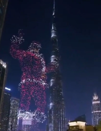 El increíble Papá Noel gigante creado con 4.000 drones