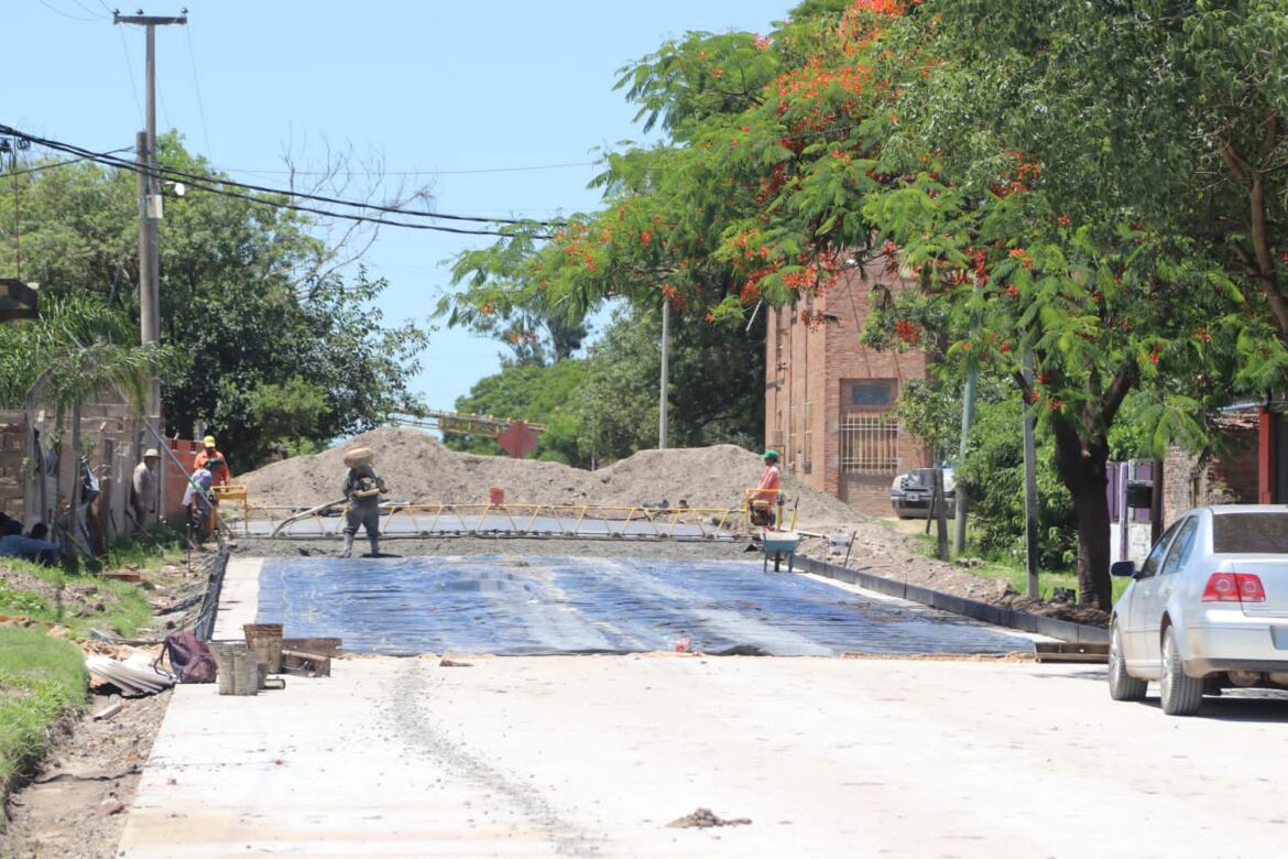 Colo González sobre los trabajos de pavimentación en la avenida Río Paraná: “Esta obra que me toca visitar la soñé muchas veces”
