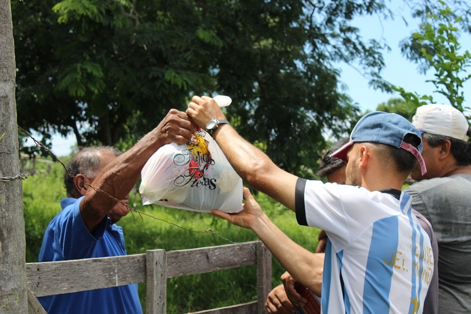 Puerto Vilelas: Con un gran despliegue territorial, el Municipio entregó bolsines navideños a las distintas familias