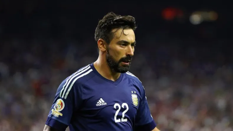 Apuñalaron a Pocho Lavezzi: sufrió una herida en el abdomen y fractura de clavícula