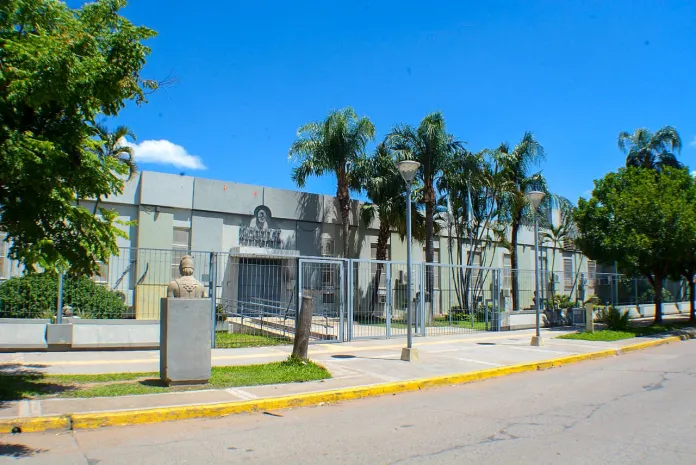 El municipio de Resistencia suspende provisionalmente resoluciones que hayan modificado el organigrama y escalafones o creado cargos