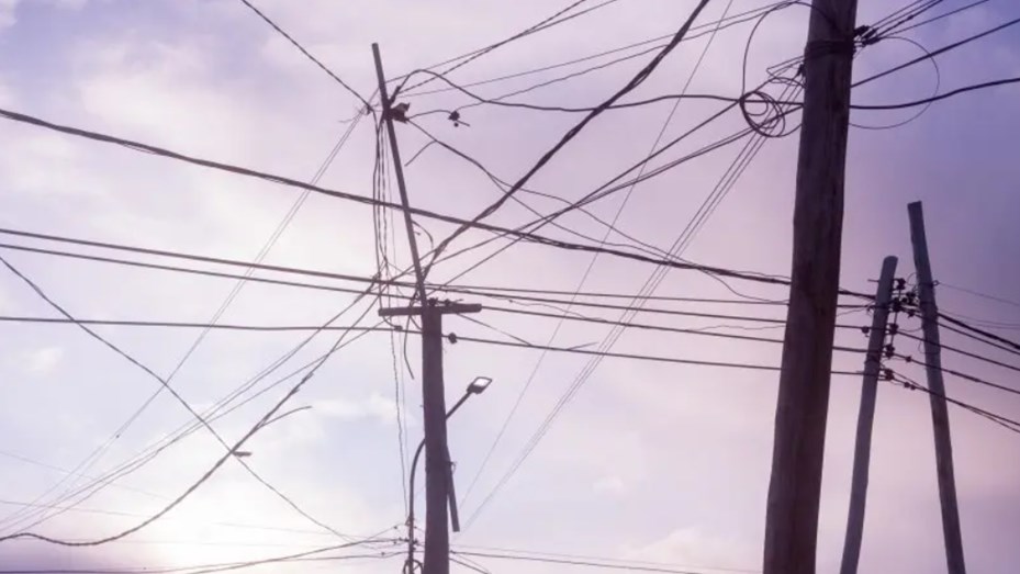 Bahía Blanca: intentaba hacer una conexión ilegal y murió electrocutado
