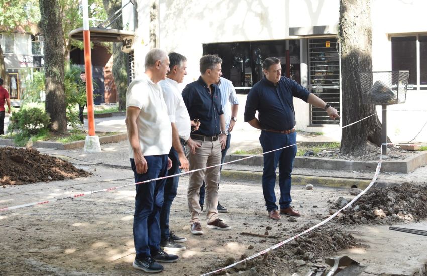 El Gobernador Zdero acompañó al intendente Nikisch en la recorrida por las obras de bacheo en el microcentro de Resistencia