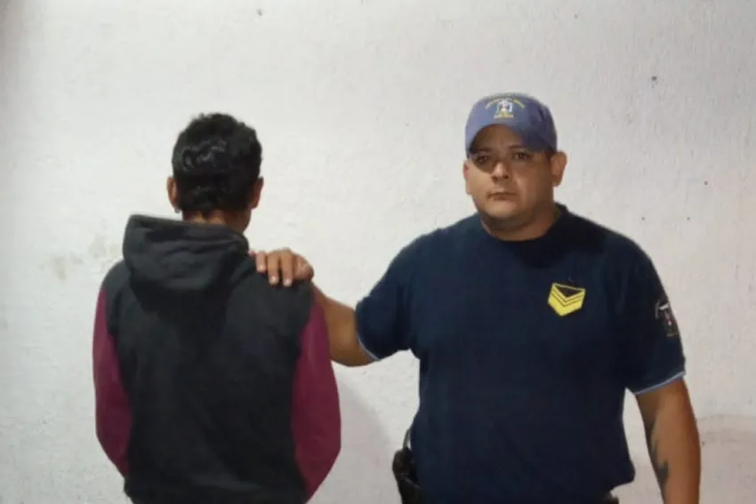El jefe de la Policía del Chaco detuvo a un hombre que trataba de robar cables en Villa Barberán