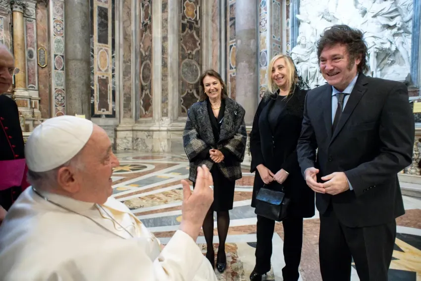 «Fue muy fuerte, un gesto tremendo»: la palabra de Milei tras el abrazo con el Papa Francisco