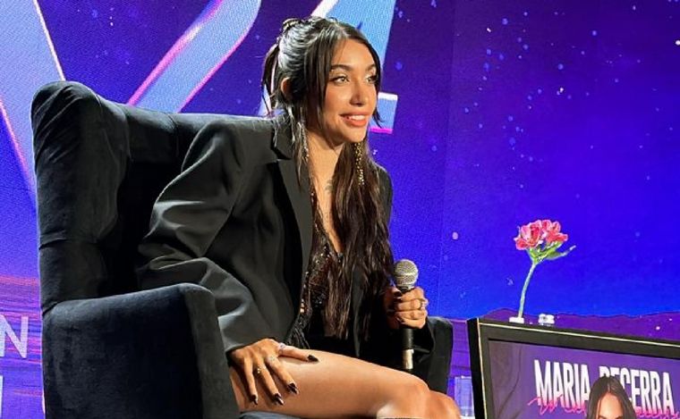 María Becerra critió a Javier Milei por tuitear demasiado: «No da»