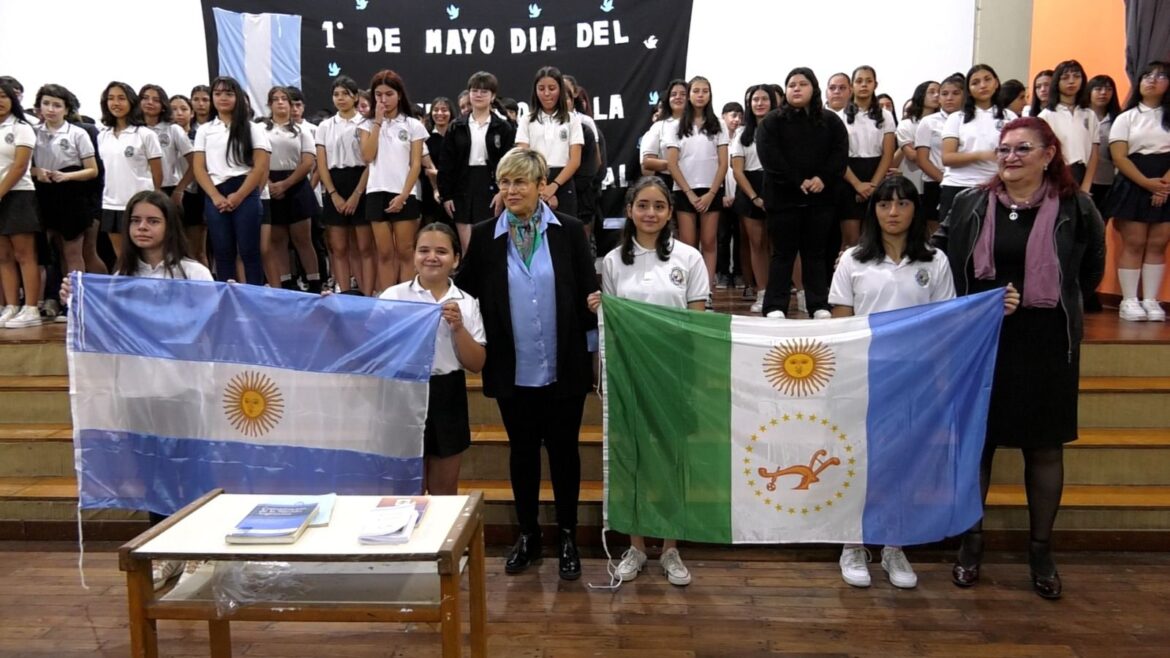 Estudiantes de 3º año de escuelas secundarias de toda la provincia prometieron Lealtad a las Constituciones Nacional y Provincial
