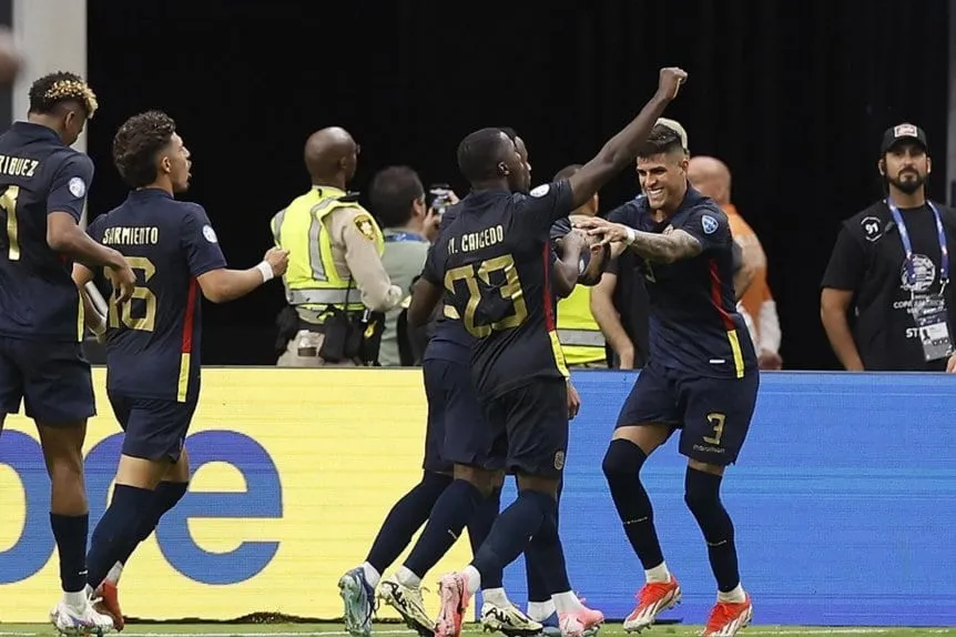 Ecuador sufrió y con polémica le ganó a Jamaica por la Copa América