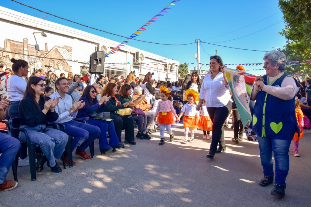  Fontana tuvo su emotivo desfile por el Mes de los Jardines de Infantes