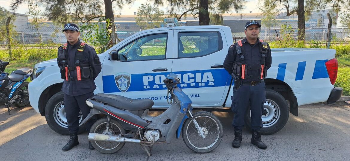 Caminera recuperó una  moto robada  hace 6 años y  secuestró 3  por faltas contravencionales