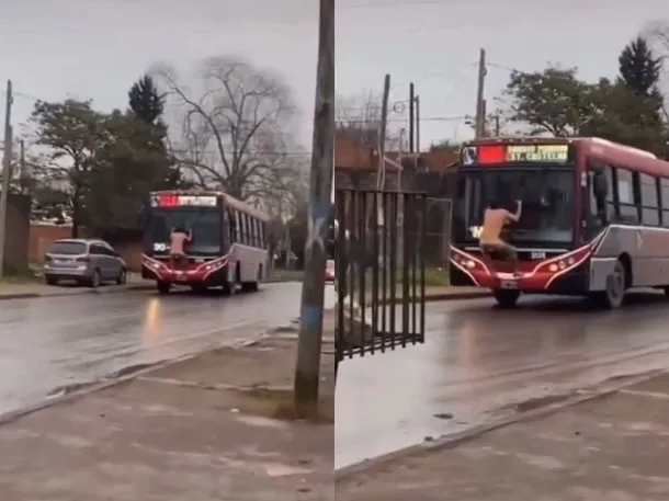 Merlo: un hombre desnudo se colgó del limpiaparabrisas de un colectivo