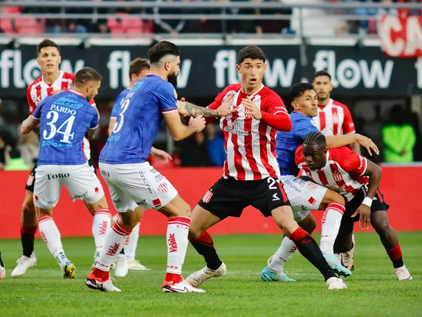 Unión igualó sin goles ante Estudiantes en La Plata y llegó a la cima del torneo