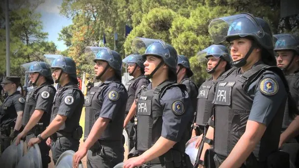 Reglamentaron el uso de armas no letales para capturar agresores