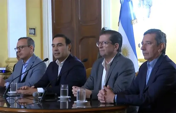 Gustavo Valdés dio una conferencia de prensa por el caso Loan Danilo Peña: «Caranchos políticos»