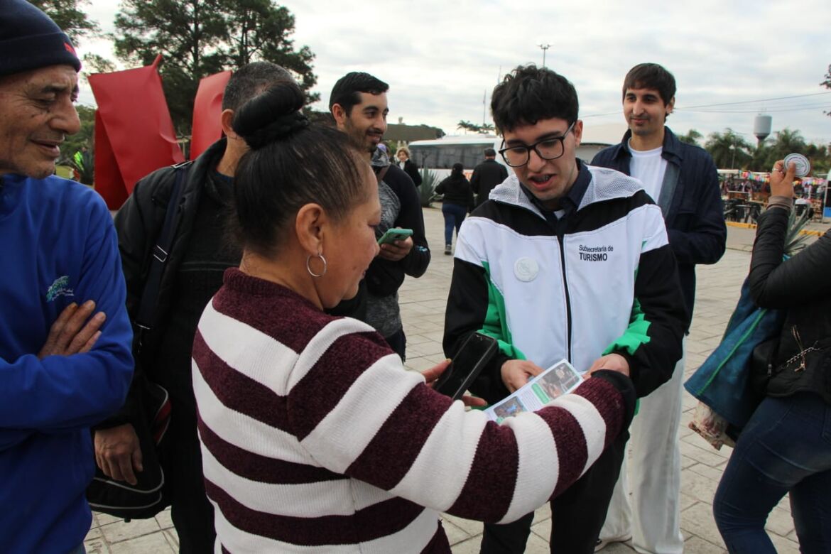 Turismo Resistencia brinda información a los visitantes de La Bienal