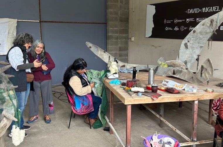 Escultura textil inspirada en la naturaleza, Milagros Tejerina en La Bienal del Chaco