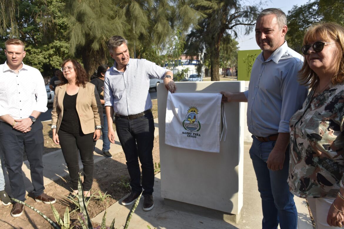 Sáenz Peña: el Gobernador Zdero inauguró el primer parador nocturno y un paseo para adultos mayores