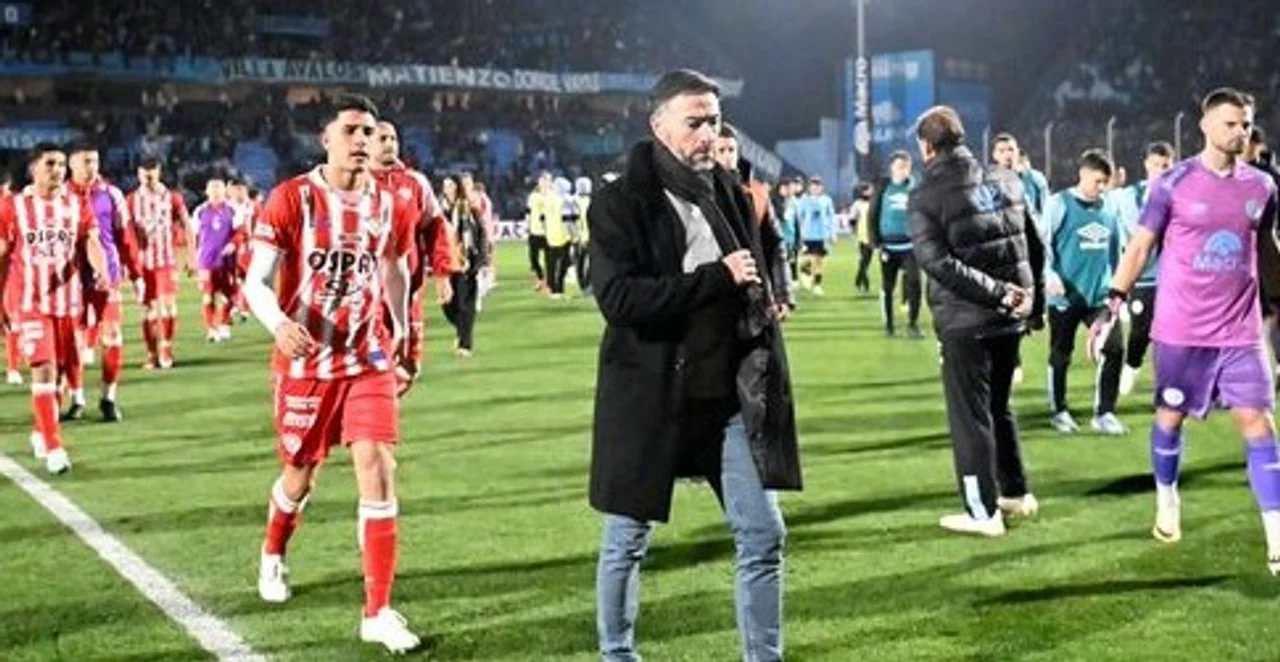 Unión empató con Belgrano, en un final polémico, pero sigue en la punta