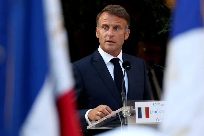 Francia: la izquierda amenazó con impulsar la destitución de Macron si no designa a un gobierno socialista