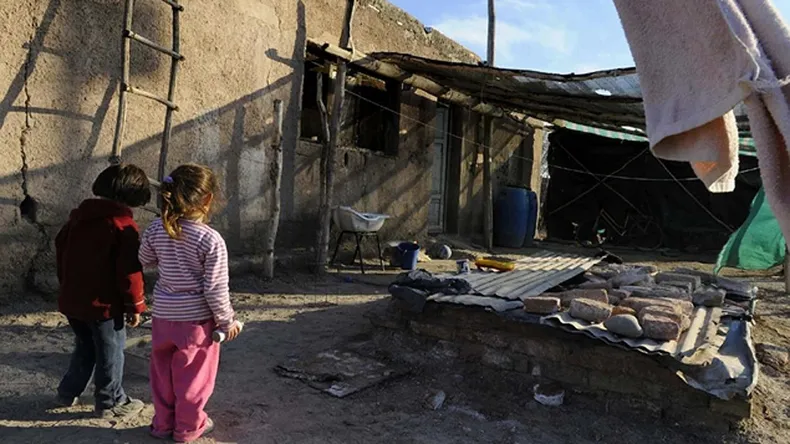 La dura realidad de los niños en Argentina: más del 60% de los menores de 4 años crecen en condiciones precarias