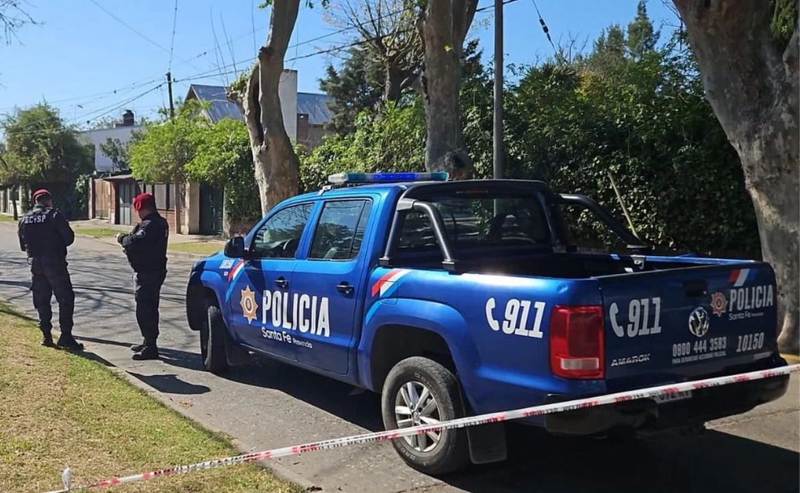 Un policía fue baleado durante un traslado millonario en Rosario y está en estado crítico