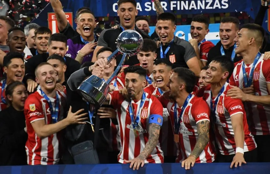 Cómo está la tabla anual y la clasificación a las Copas 2025