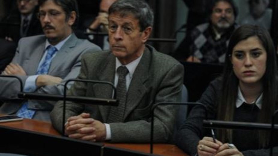 Represión del 2001: Se entregó el comisario Rubén Santos