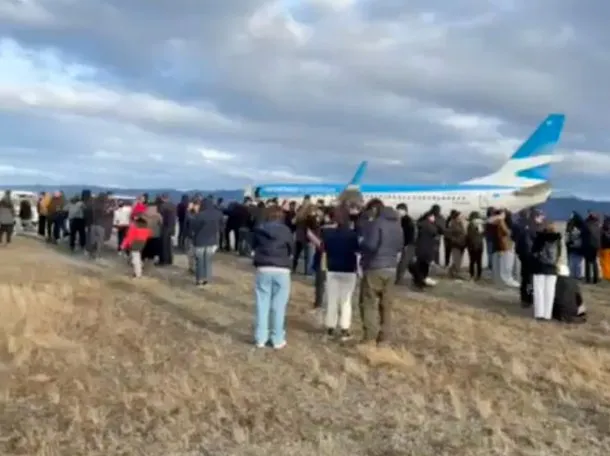 Ushuaia: evacuaron por amenaza de bomba un vuelo en el que iban Marcelo Polino y Carmen Barbieri