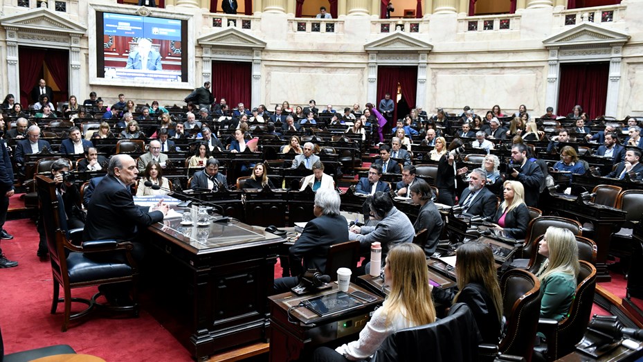 Por los incidentes en la marcha de los jubilados, se levantaron de la sesión en el Congreso