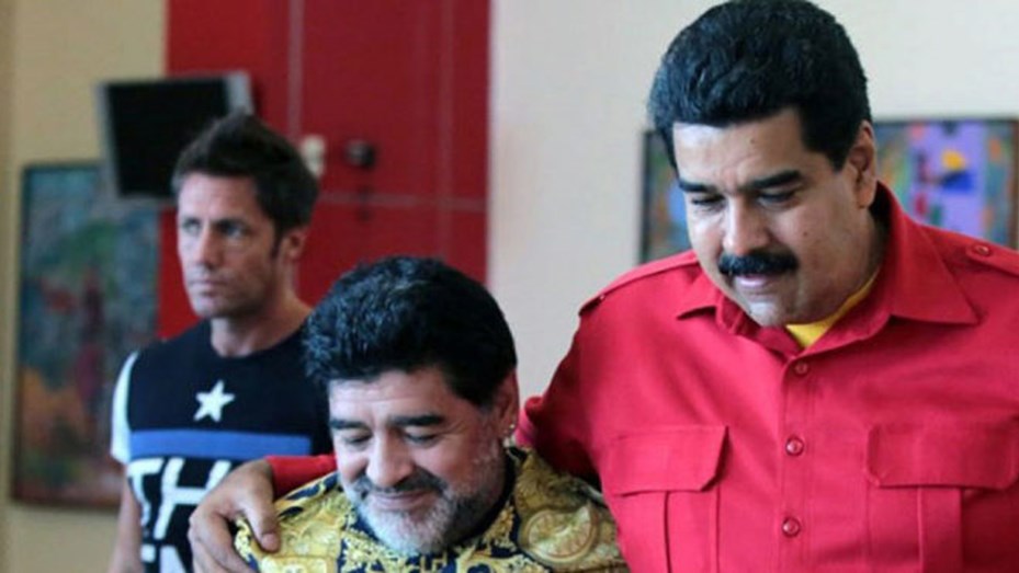 Maduro invocó al fantasma de Maradona para que moleste a Milei: «Que le jale las patas y no lo deje dormir»