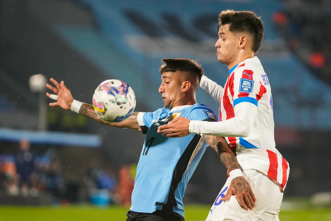 Uruguay y Brasil van en busca de un triunfo para no perderle pisada a la Selección argentina